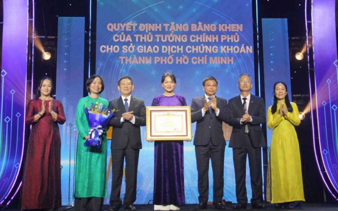 Dấu mốc cho thị trường vốn sau 25 năm hoạt động của thị trường chứng khoán Việt Nam