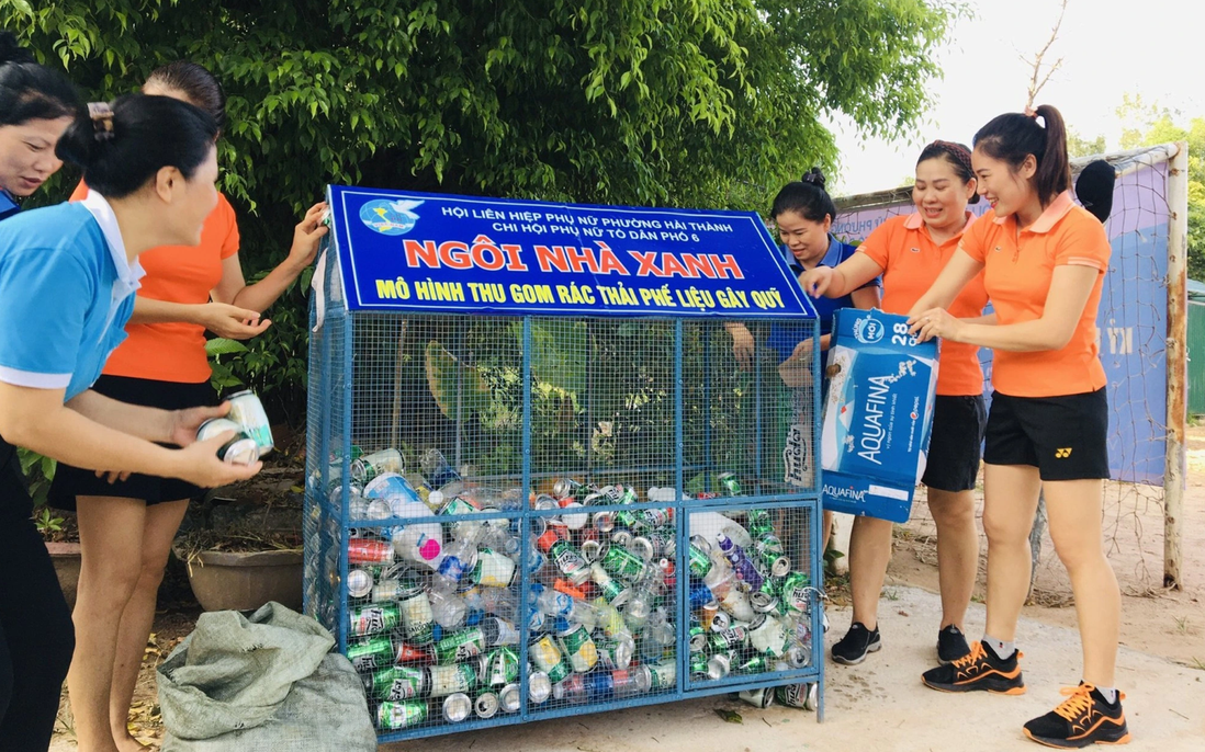 Phụ nữ Đồng Hới hào hứng gom rác thải, gây quỹ tình thương