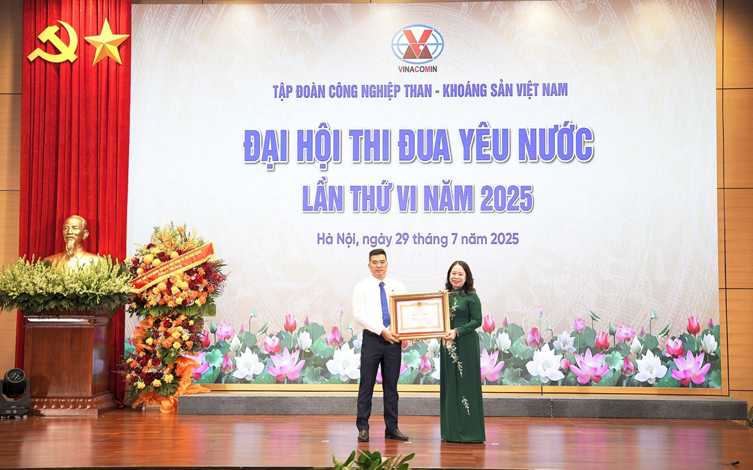 Phó Chủ tịch nước trao danh hiệu Anh hùng Lao động cho 1 công nhân ngành than