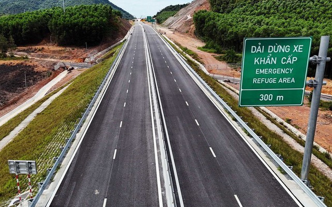 Thủ tướng: Hoàn thành xây dựng 3.000km đường bộ cao tốc trong năm 2025