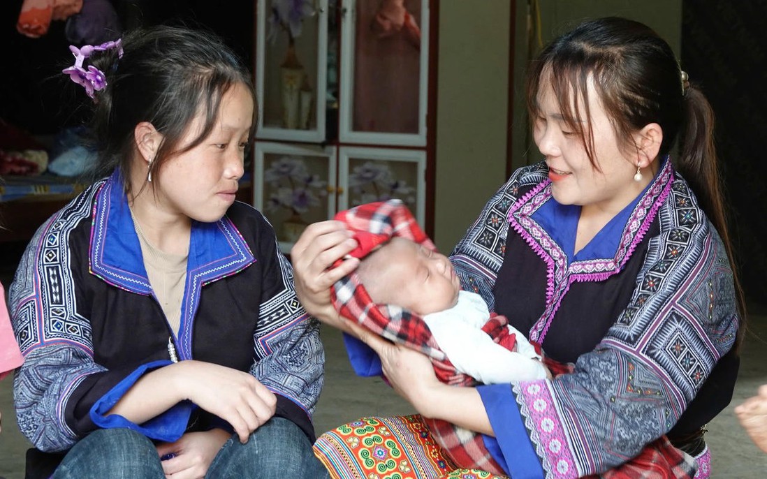 Cần tiếp tục phát triển chương trình "cô đỡ thôn bản" ở vùng cao