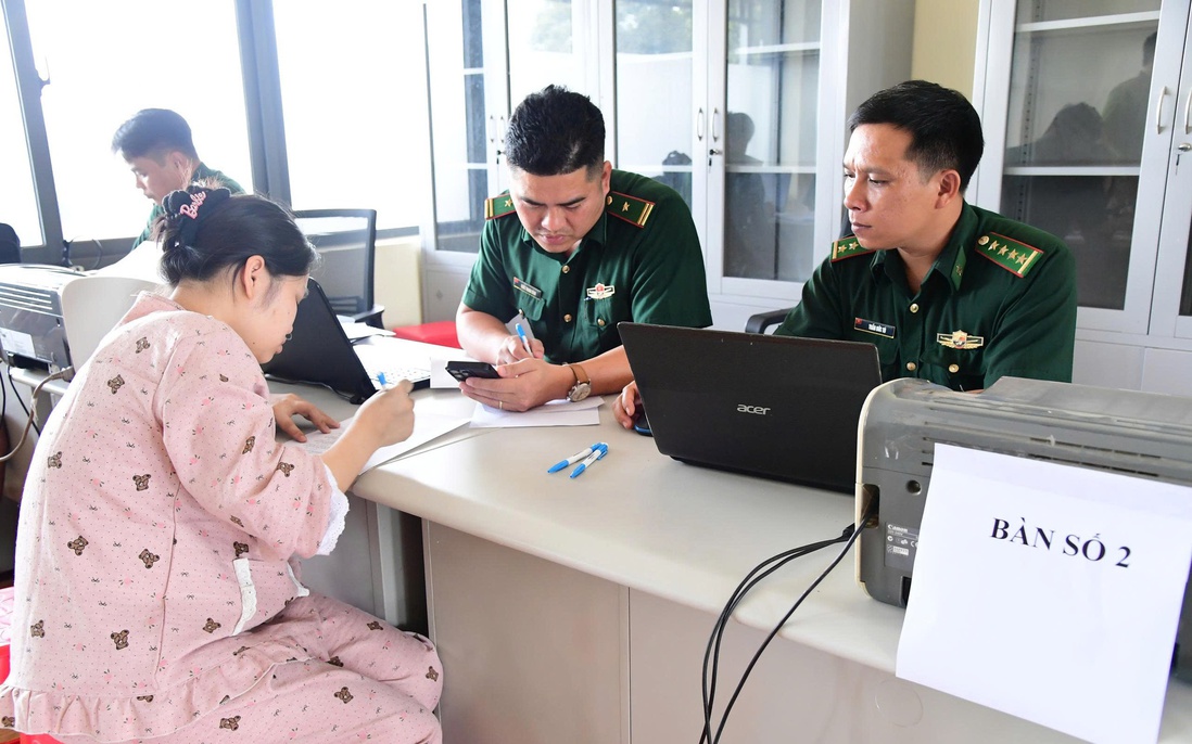 Tiếp nhận 85 công dân Việt Nam liên quan đến lừa đảo trực tuyến ở biên giới Đồng Nai