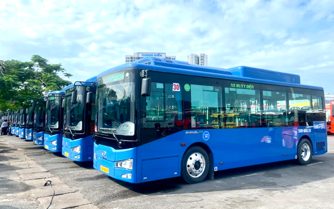 TPHCM: "Xanh hóa" giao thông công cộng với hàng trăm xe buýt mới hiện đại