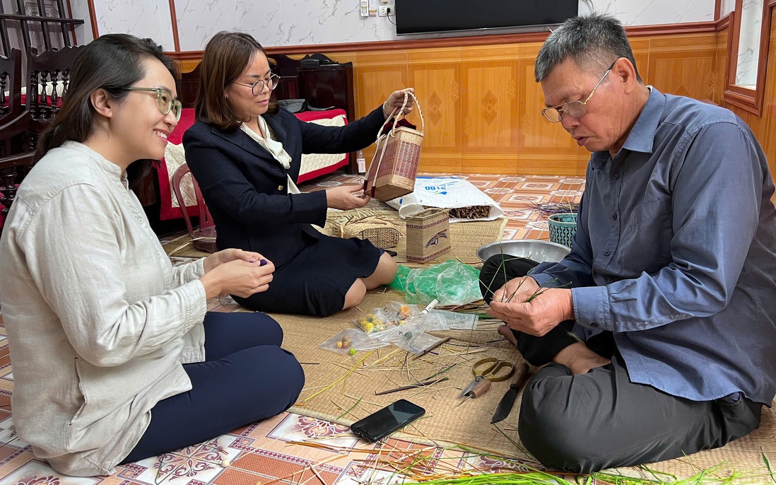 Nữ doanh nhân tạo sinh kế, giữ lửa cho làng nghề truyền thống 