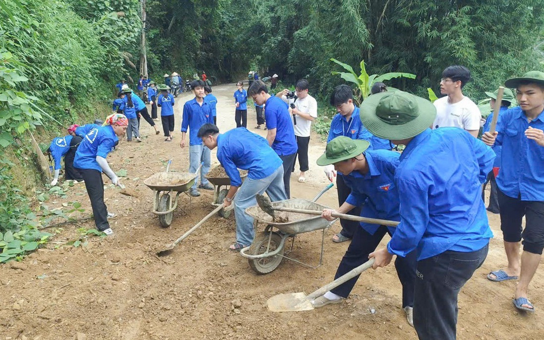"Mùa hè xanh" nơi vùng cao của cán bộ, sinh viên Học viện Phụ nữ Việt Nam
