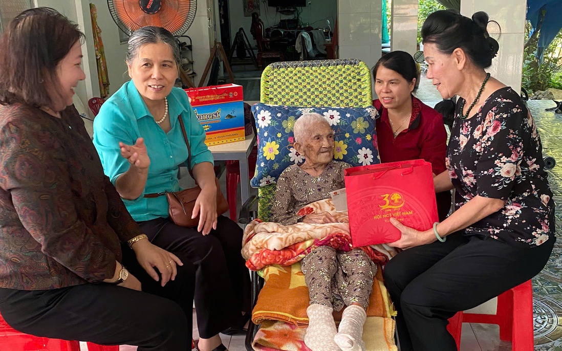 Hội Bảo vệ quyền trẻ em Việt Nam: Thăm, tặng quà Mẹ Việt Nam anh hùng, trẻ có hoàn cảnh khó khăn