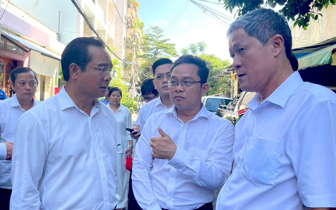 Vụ cháy cư xá Độc Lập: Chủ tịch TPHCM thị sát hiện trường chỉ đạo khắc phục hậu quả