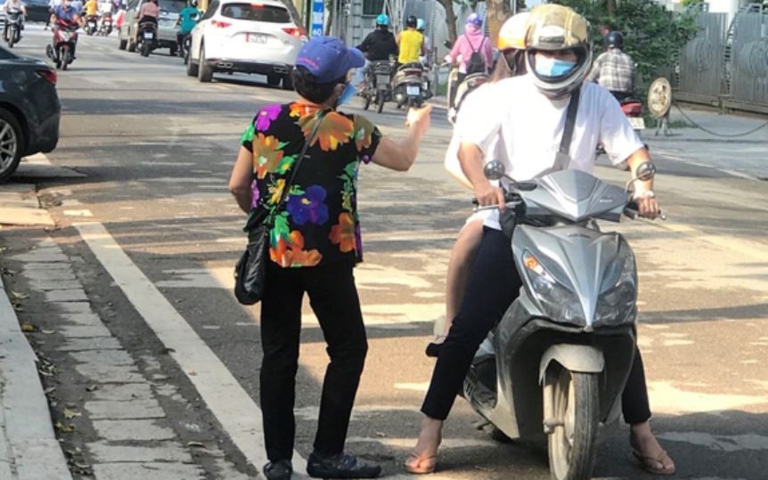 "Dẹp cò mồi" cổng bệnh viện dưới góc nhìn của chuyên gia y tế