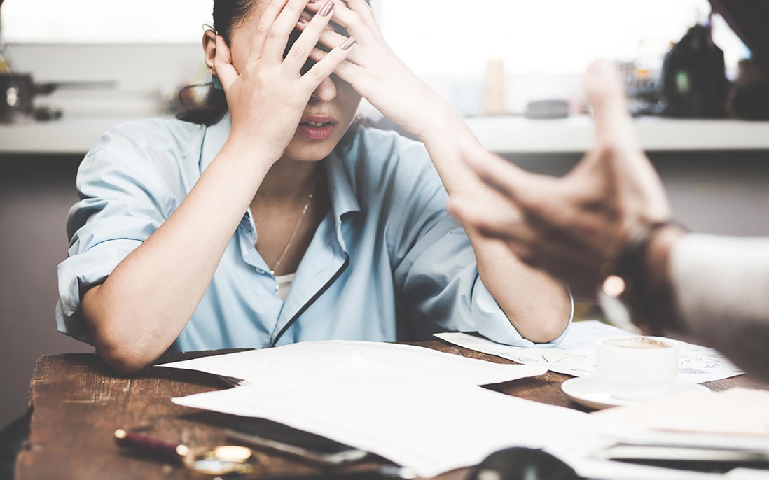 Mắc kẹt trong mối quan hệ độc hại tại nơi làm việc