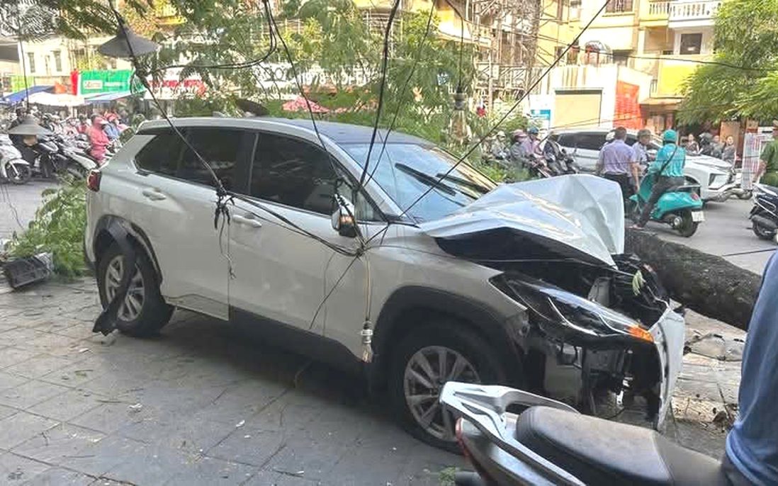 Vụ nữ tài xế lái ô tô đâm liên hoàn 10 xe máy ở Hà Nội: 1 nạn nhân tử vong