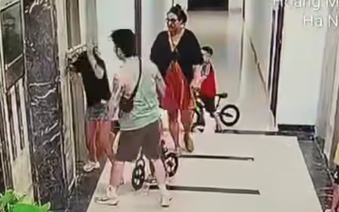 Xuất hiện clip người đàn ông đánh phụ nữ dã man