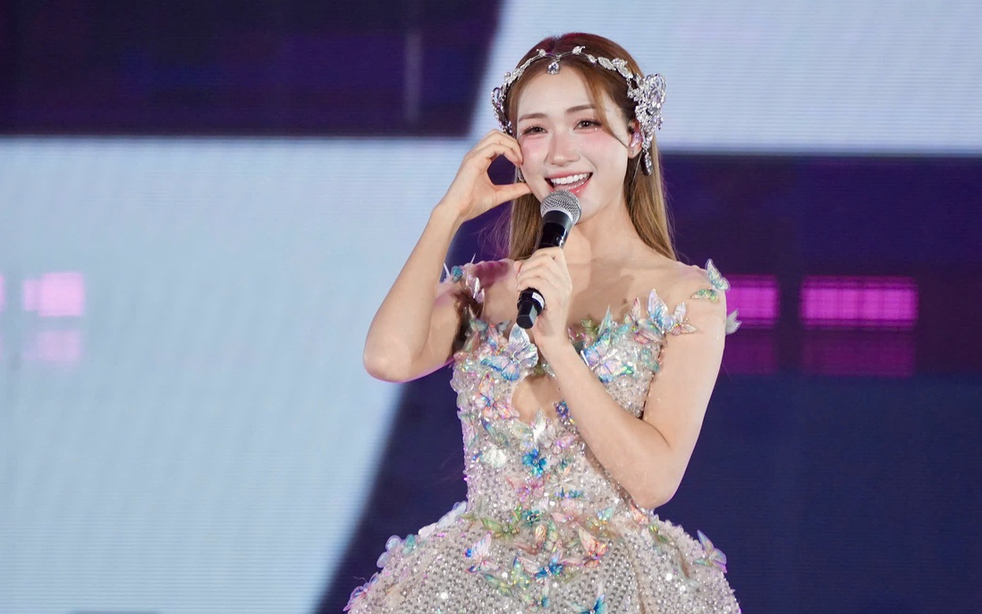 Phương Mỹ Chi, Hòa Minzy cùng 25.000 khán giả hòa mình vào "đại tiệc âm nhạc V Concert"