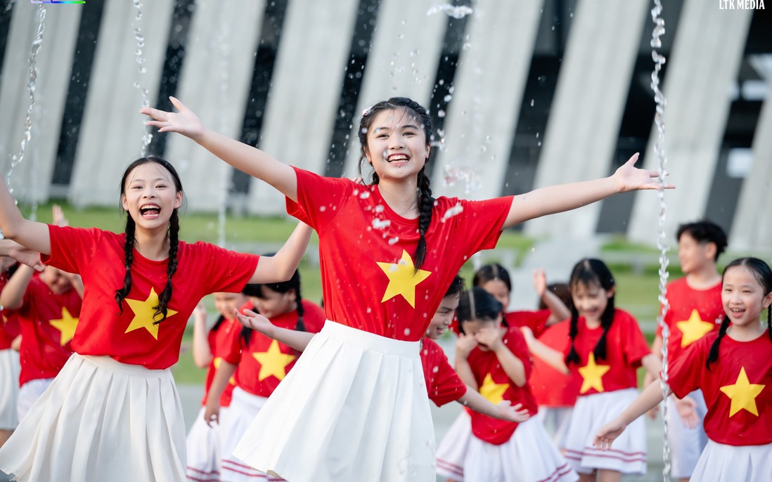 50 em nhỏ hát "Vút bay lên Việt Nam" mừng 80 năm Quốc khánh 2/9
