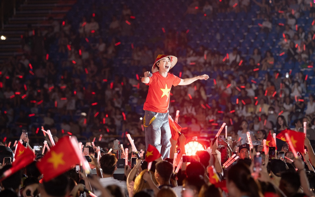 "V Fest" bùng nổ với dàn "Chị đẹp", "Em xinh", "Anh trai"