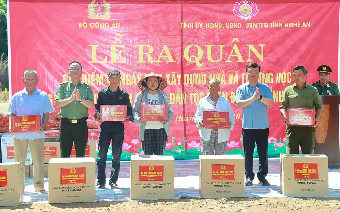 Cao điểm 40 ngày đêm xây nhà và trường học tặng đồng bào vùng lũ Nghệ An