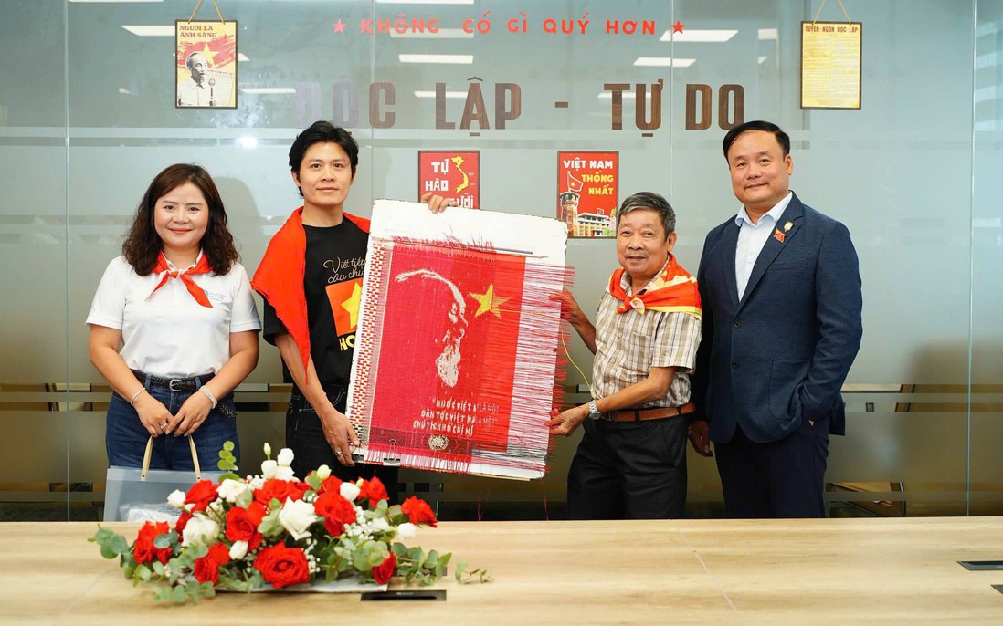Những bông hoa "Thương em" để hỗ trợ trẻ khuyết tật 