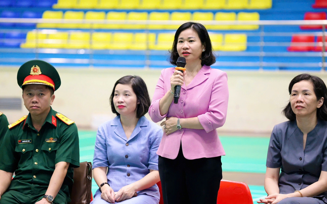 Chủ tịch Hội LHPNVN Nguyễn Thị Tuyến thăm, động viên khối Phụ nữ Việt Nam tham gia diễu hành A80