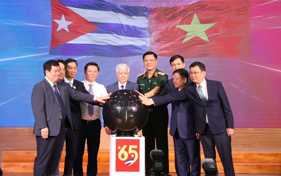 Vận động ủng hộ nhân dân Cuba với chủ đề "65 năm nghĩa tình Việt Nam - Cuba"