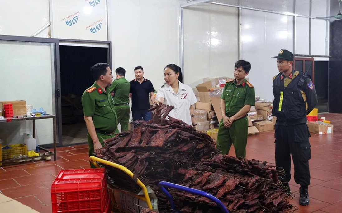 Cả làng làm hàng giả: Kẽ hở quản lý hay mức xử phạt chưa đủ răn đe?