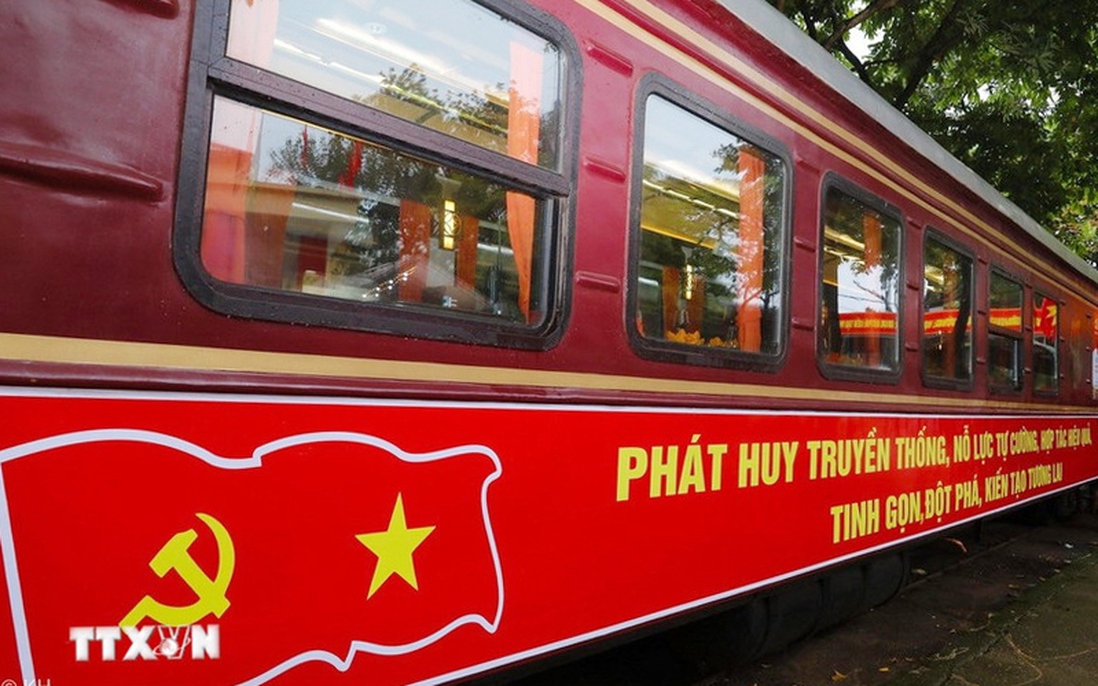 Trải nghiệm Hà Nội tháng Tám lịch sử cùng những chuyến tàu đặc biệt
