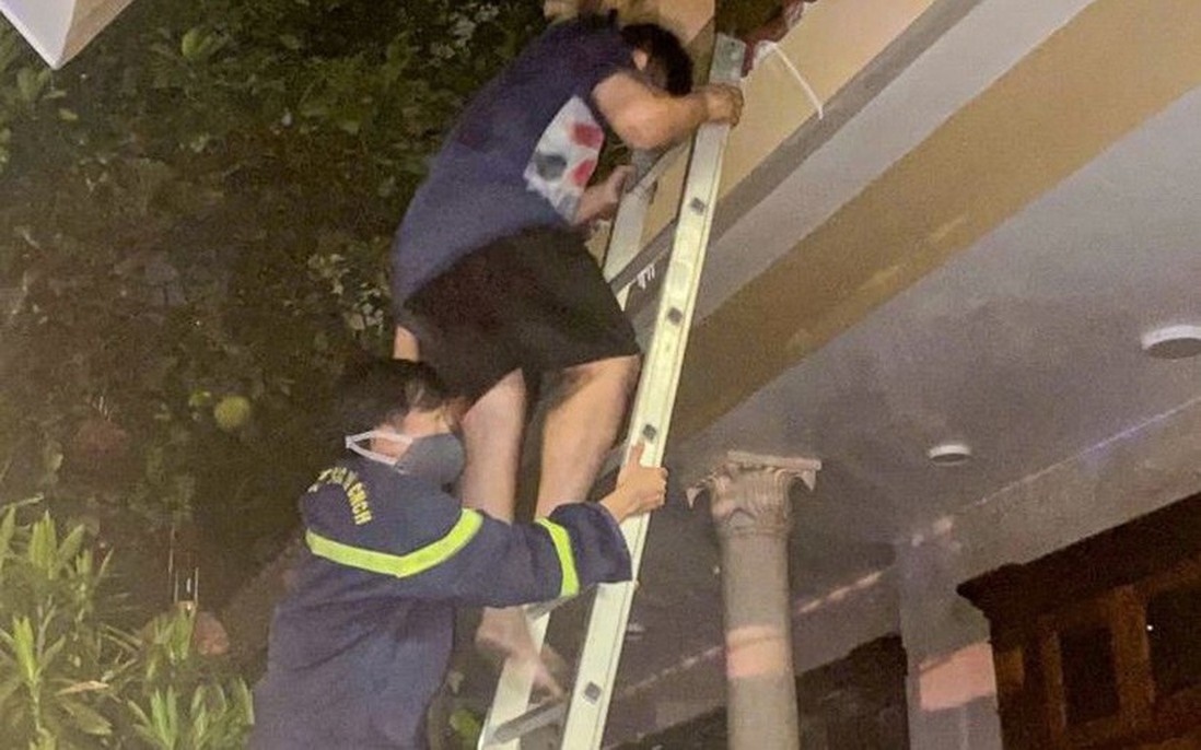 Đà Nẵng: Cứu 5 người thoát khỏi đám cháy nhà dân trong đêm