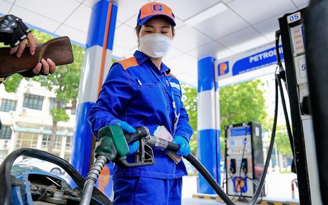 Giá xăng dầu đồng loạt giảm xuống dưới 20.000 đồng/lít