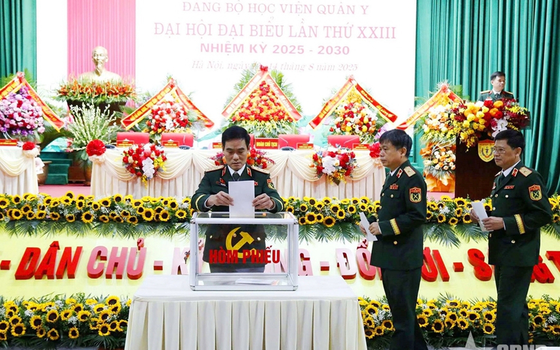 Học viện Quân y tự hào vững bước dưới cờ Đảng