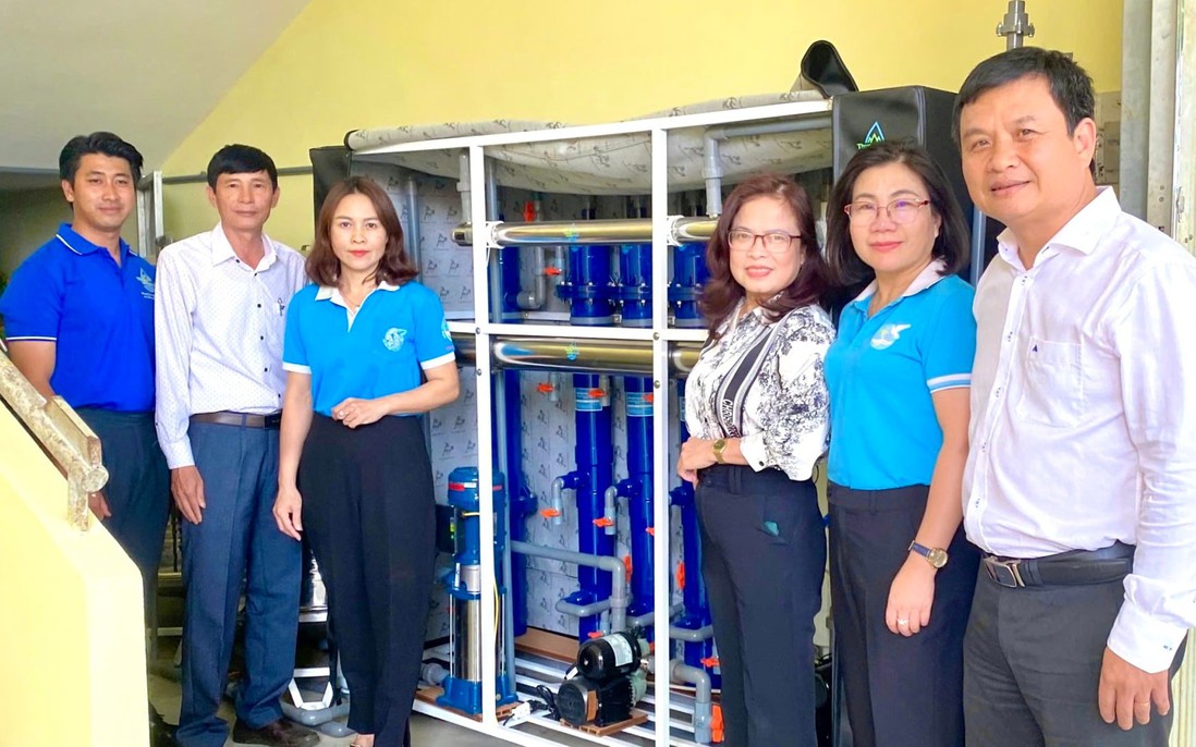 Lâm Đồng: Trao tặng hệ thống lọc nước và học bổng cho học sinh vùng sâu, vùng xa 