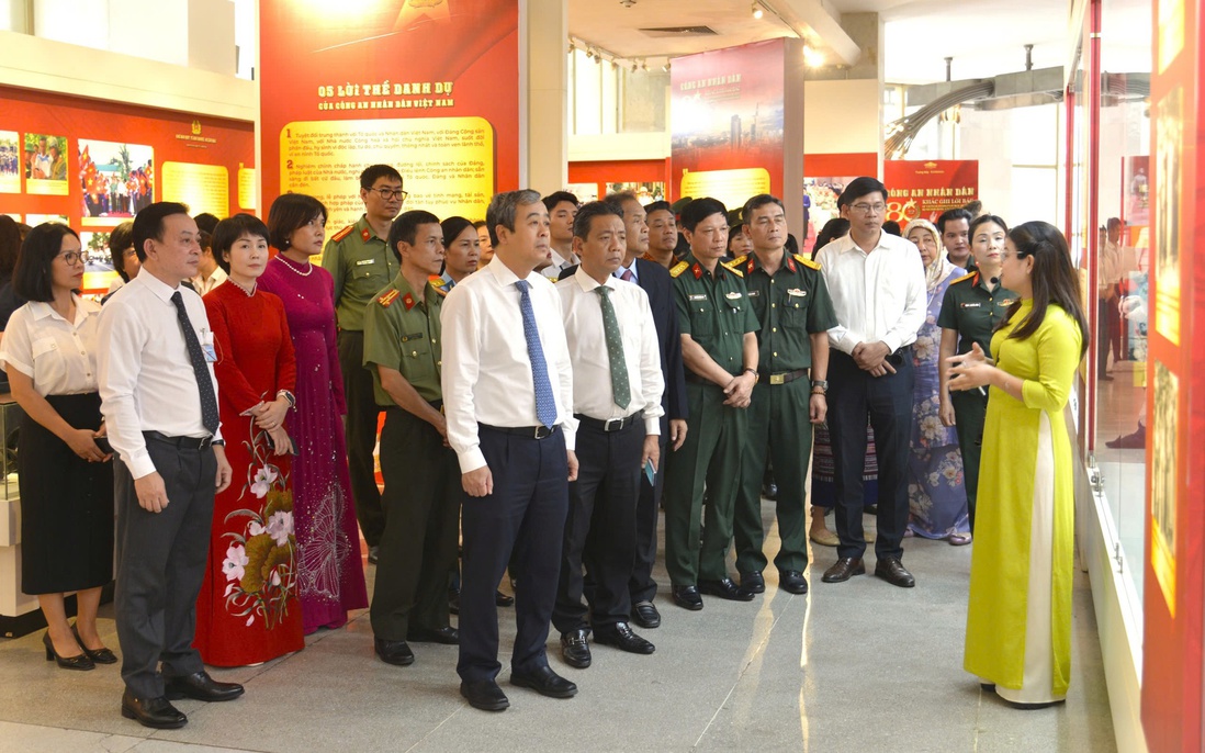Khai mạc trưng bày chuyên đề "Công an nhân dân - 80 năm khắc ghi lời Bác"
