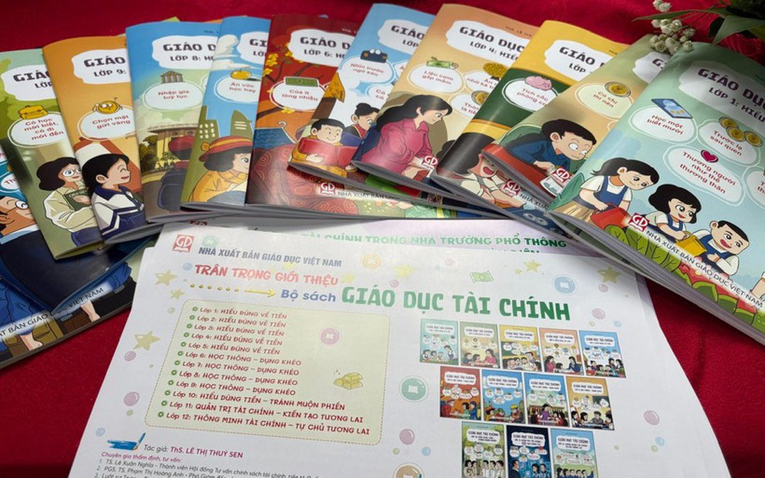 Lần đầu tiên có bộ sách giáo dục tài chính cho học sinh từ lớp 1 đến lớp 12