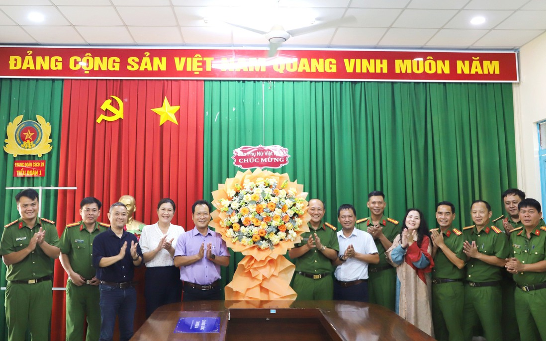 Báo Phụ nữ Việt Nam chúc mừng Tiểu đoàn Cảnh sát cơ động số 1 - Trung đoàn CSCĐ Đông Nam TPHCM 