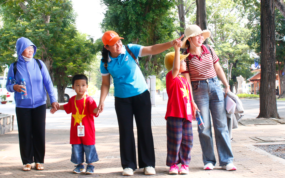 TPHCM: Hơn 1.000 trẻ mồ côi, khó khăn trải nghiệm thế giới thần tiên trước năm học mới