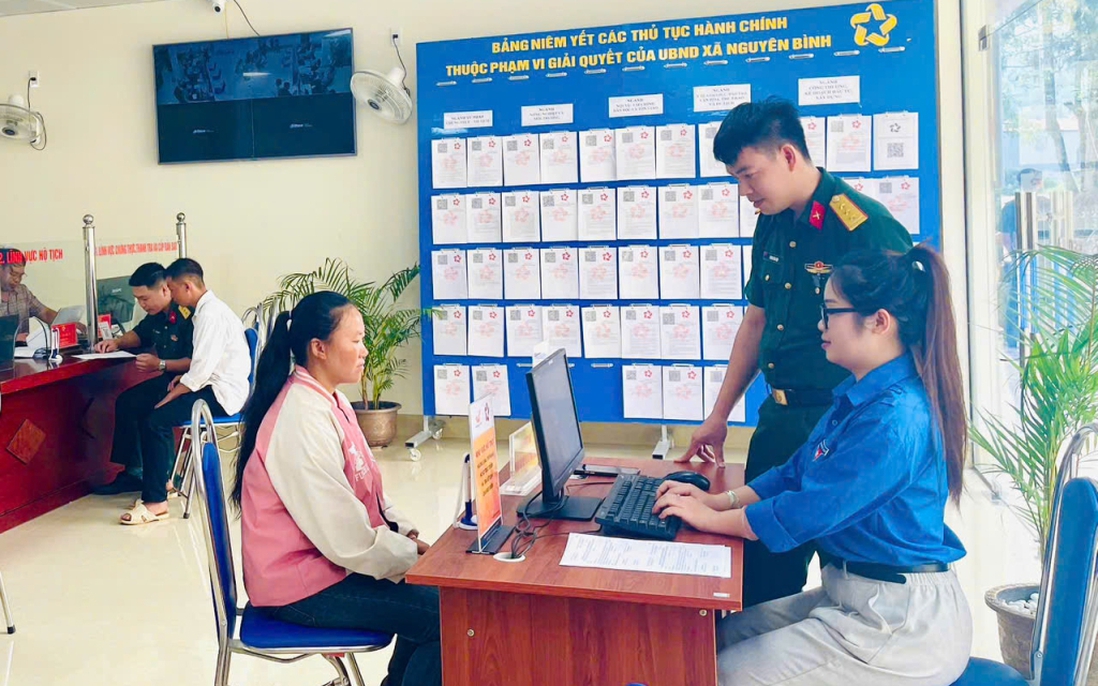 Đoàn viên, thanh niên hỗ trợ cung cấp dịch vụ công trực tuyến tại xã Nguyên Bình