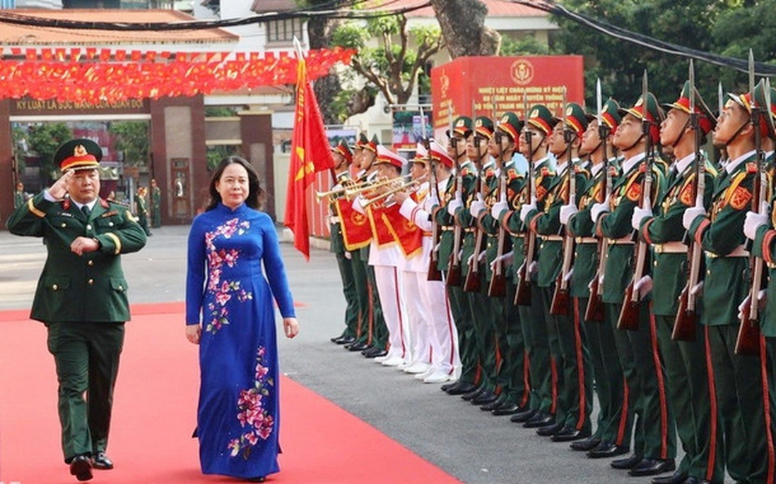 Đoàn Nghi lễ Quân đội đón nhận Huân chương Bảo vệ Tổ quốc hạng Nhì