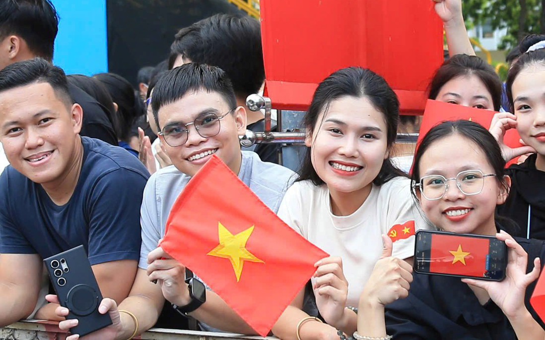 Hà Nội phục vụ nước uống, lương khô, bánh ăn liền miễn phí cho nhân dân xem diễu binh 2/9