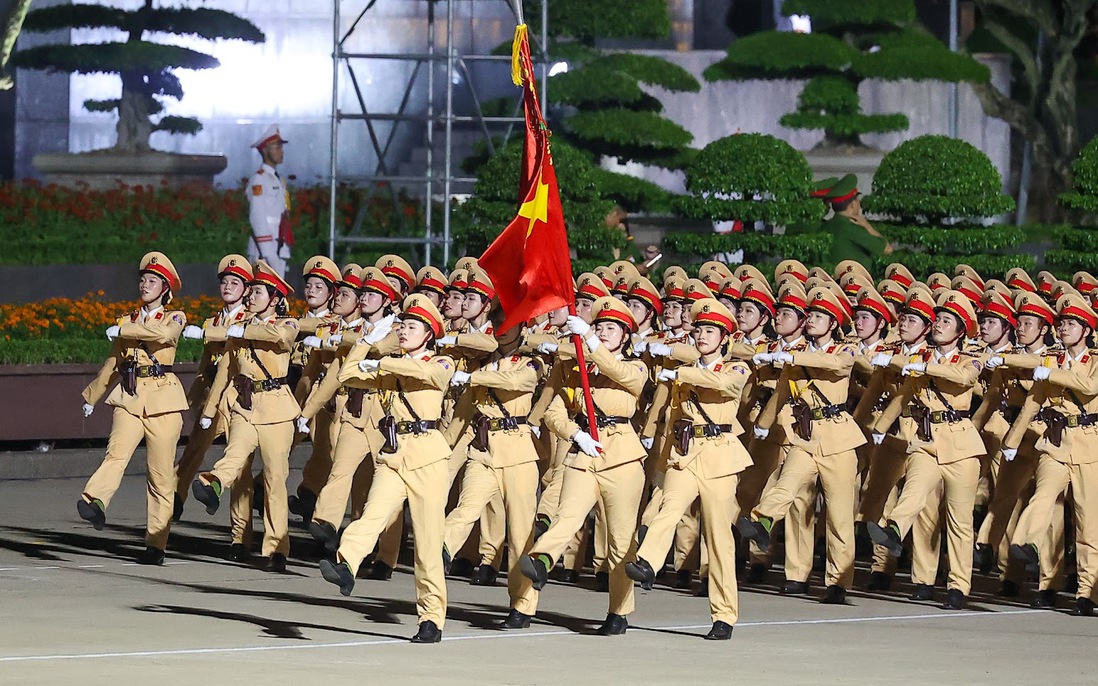 Chùm ảnh: Các lực lượng tổng hợp luyện diễu binh, diễu hành tại Quảng trường Ba Đình