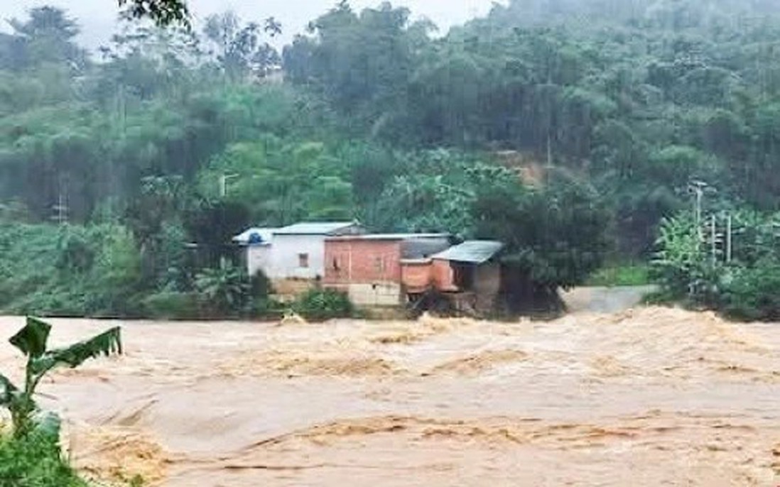 Thanh Hóa: Lũ ống bất ngờ cuốn trôi hai mẹ con khi đang qua suối