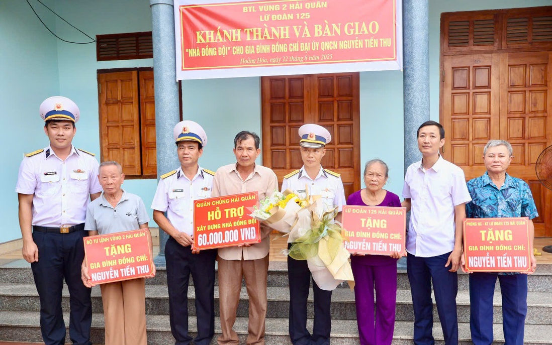 Vùng 2 Hải quân trao tặng "Nhà đồng đội" cho quân nhân khó khăn