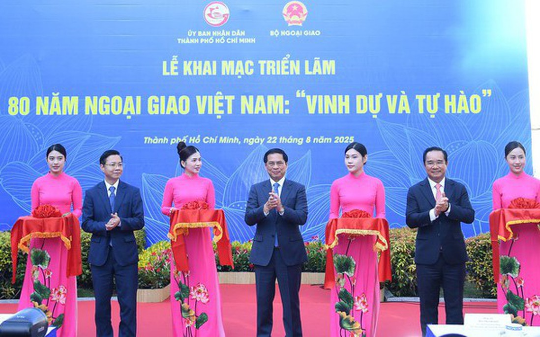 Khai mạc Triển lãm "80 năm Ngoại giao Việt Nam: Vinh dự và tự hào"