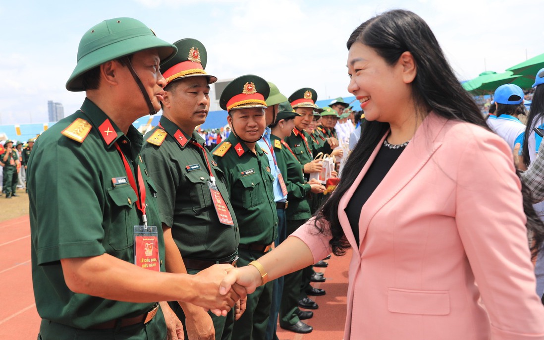 Chủ tịch MTTQVN thành phố Hà Nội thăm, động viên khối tham gia diễu binh, diễu hành A80