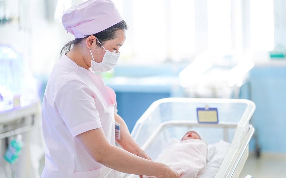 Sản phụ mắc ung thư đại tràng vượt cạn an toàn