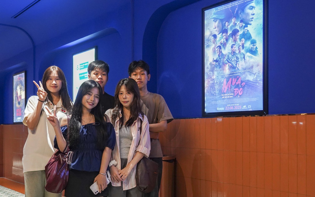 Gen Z thức xuyên đêm xem "Mưa đỏ": Khi lịch sử chạm đến trái tim người trẻ