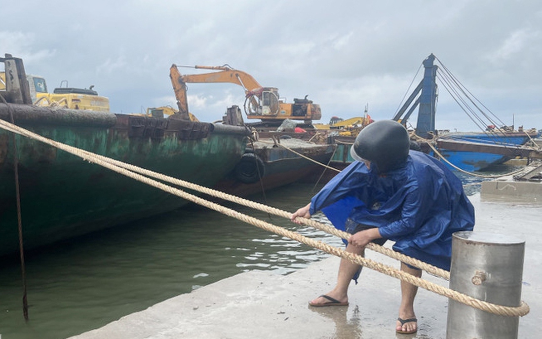 Bão số 5 ngày càng mạnh, các địa phương gấp rút sơ tán dân, thực hiện cấm biển