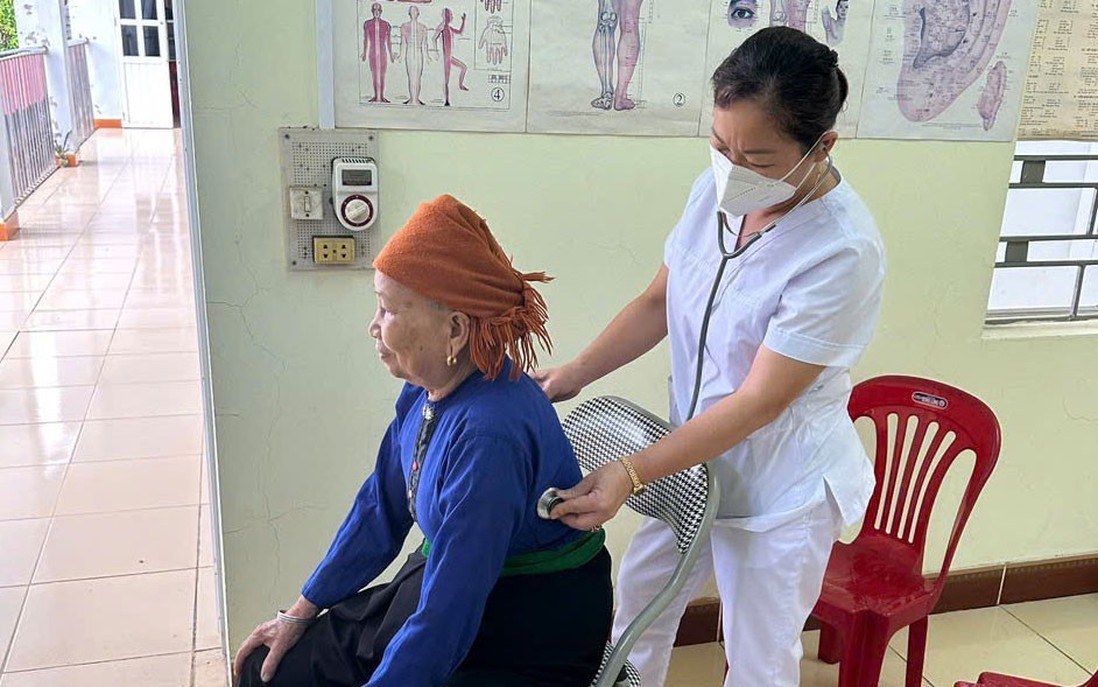 Thăm khám và tư vấn sức khỏe cho hàng trăm phụ nữ dân tộc thiểu số