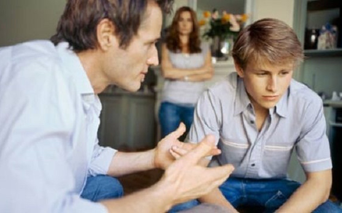 Bố sốc, tức giận khi bất ngờ phát hiện con trai tự ý nghỉ học để đi làm