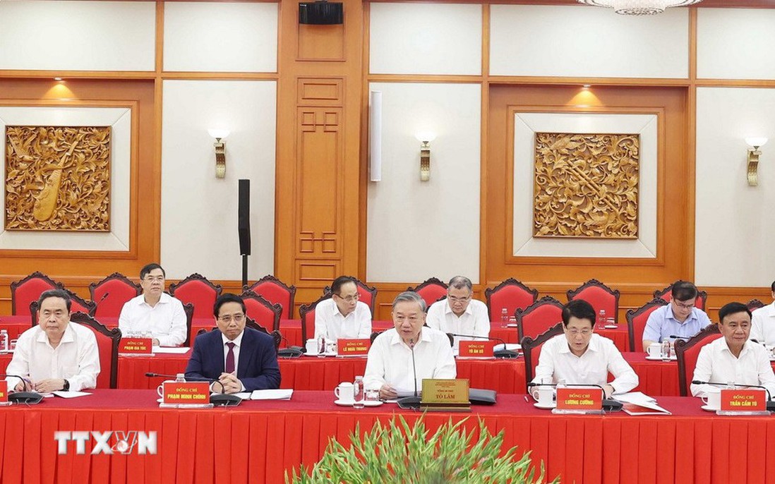 Bộ Chính trị làm việc với Ban Thường vụ Quân ủy Trung ương