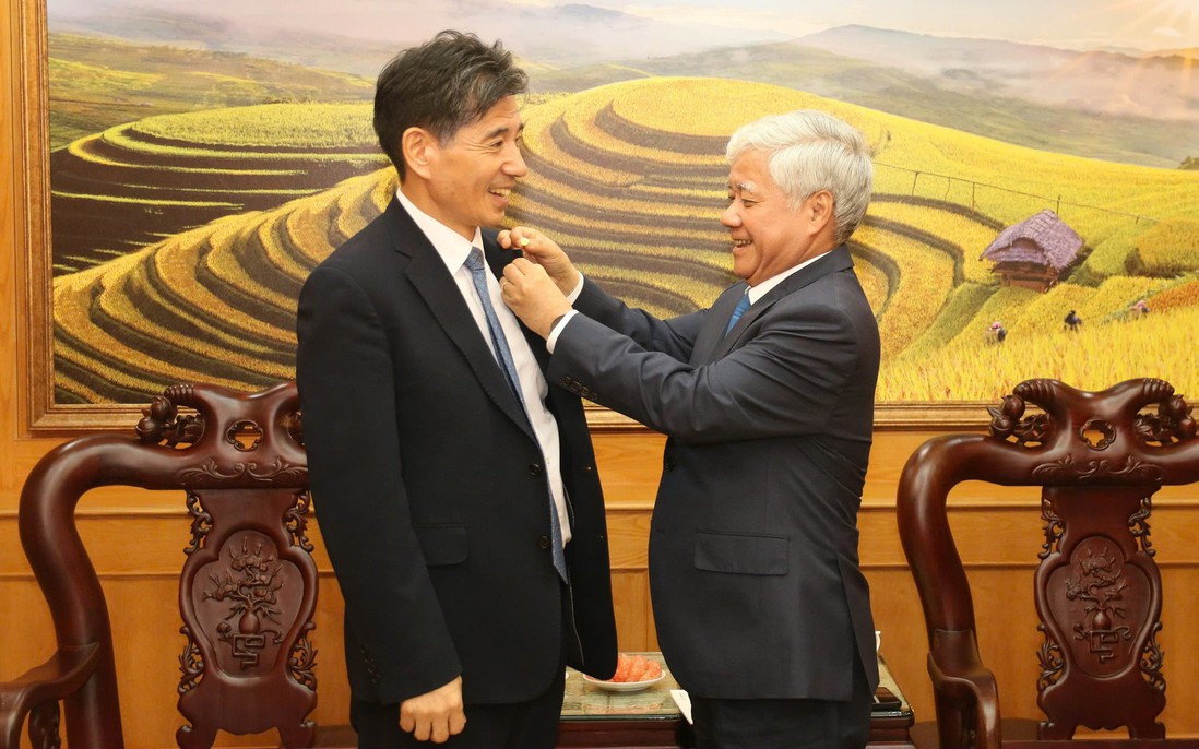 Chủ tịch UBTƯ MTTQ Việt Nam Đỗ Văn Chiến tiếp Chủ tịch Hiệp hội Kinh tế và Văn hóa Hàn Quốc - Việt Nam