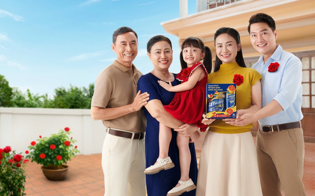 Trao yêu thương, chăm sức khỏe cha mẹ dịp Vu Lan