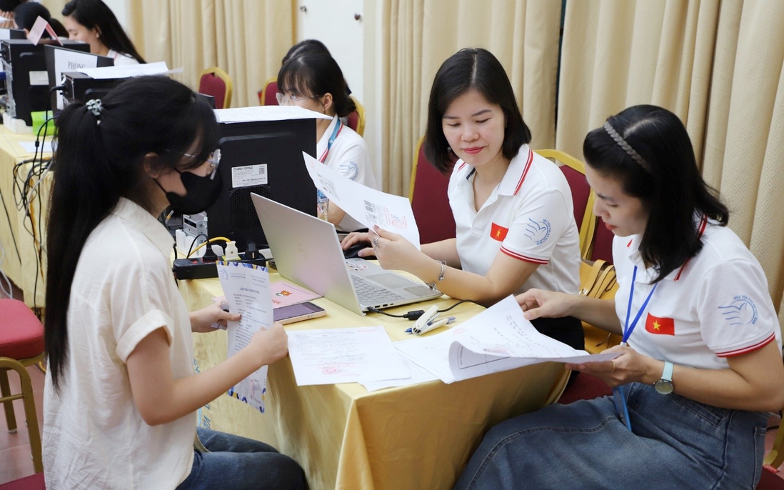 Học viện Phụ nữ Việt Nam đón tân sinh viên khóa 13 nhập học