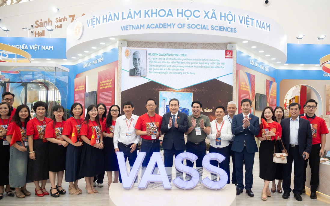 Chủ tịch Quốc hội kiểm tra công tác chuẩn bị Triển lãm thành tựu đất nước